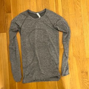 Lululemon size 6 long sleeve swiftly tech